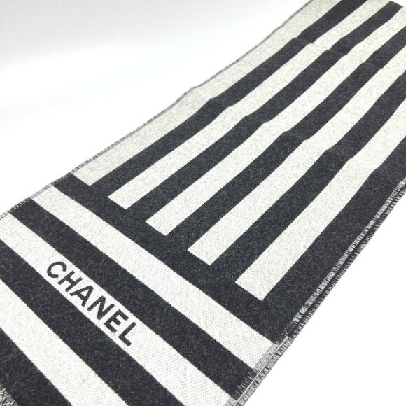 CHANEL CC Mark Bicolor Apparel accessories Scarf wool Black/White Unused - Picture 4 of 10